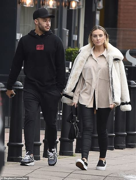 perrie edwards and alex oxlade chamberlain started dating